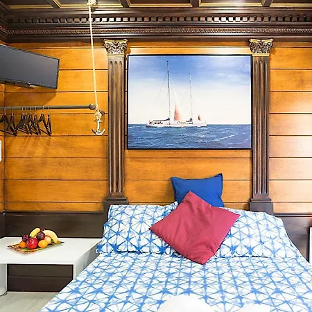 Citycenter Pirates Room, Young People Only Apartment