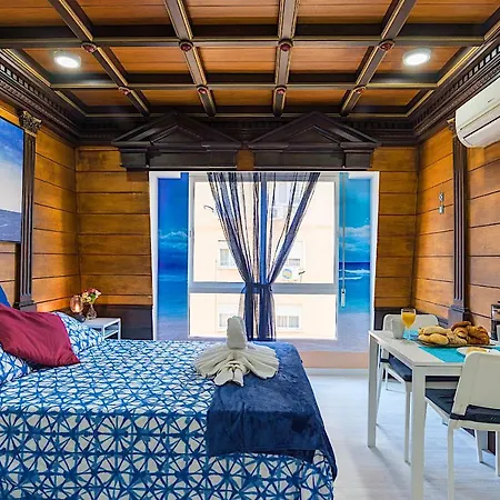 Citycenter Pirates Room, Young People Only Apartment Malaga