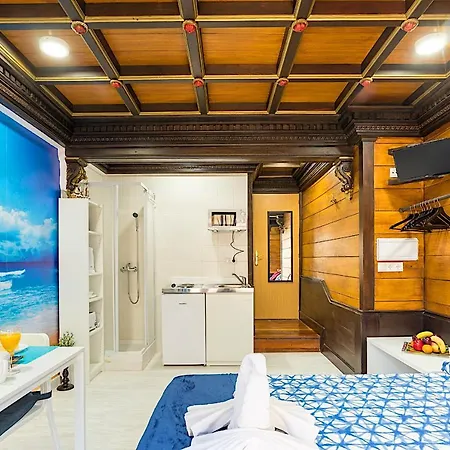 Citycenter Pirates Room, Young People Only