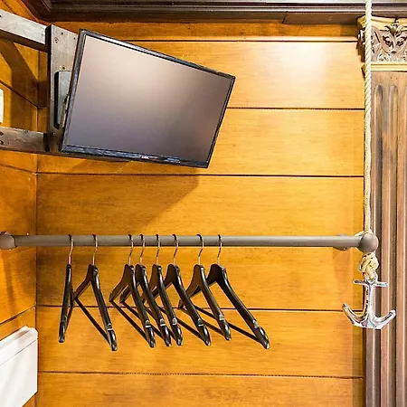 Citycenter Pirates Room, Young People Only Malaga